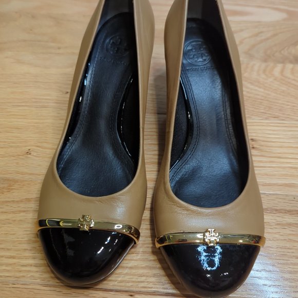 Tory Burch Pacey Brown Leather Black Cap Toe +gold bar 2.5" Wedge Heel EUC 6.5 - Picture 2 of 7